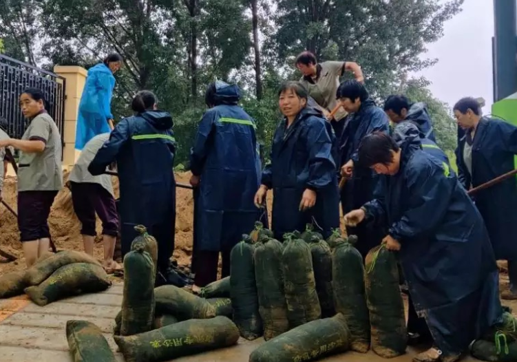 暴雨中的物业力量--索克物业彻夜奋斗，坚守抗汛一线