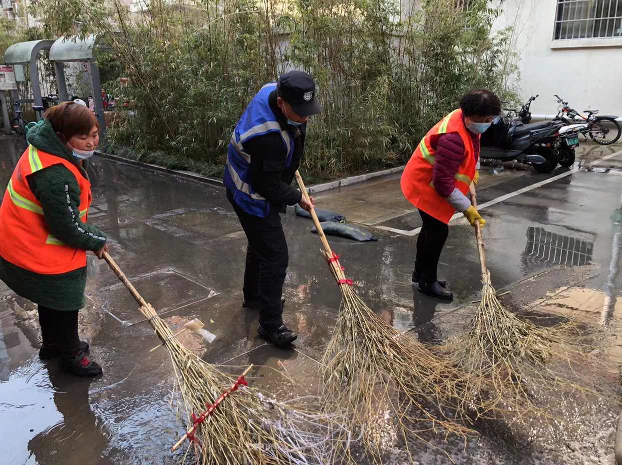 索克工人新村项目开展暖心行动 获居民称赞送锦旗！